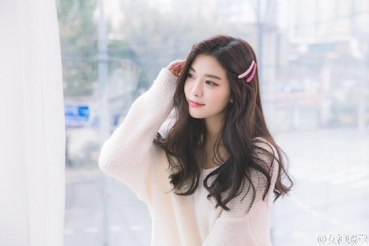 婴儿卡喉危急时刻 暖心女警紧急送医